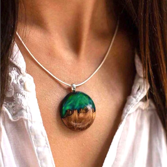 “Northern Lights” Polar Aurora Borealis Realism Holo Mountain Night Sky Necklace - Picture 6 of 17